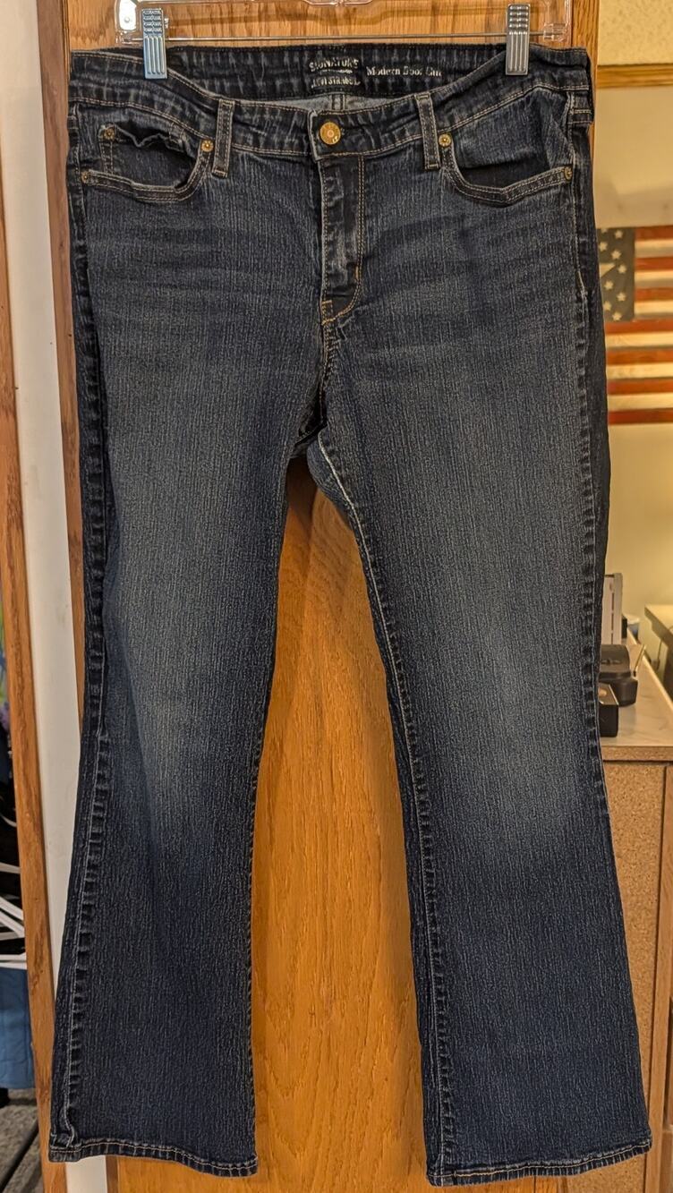 🏖️Women's 16M Levi Modern Boot Cut Jeans